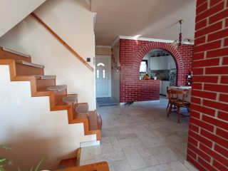 Eladó 220 m²-escsaládi ház Csömör, Szőlő utca: 165'000'000 Ft