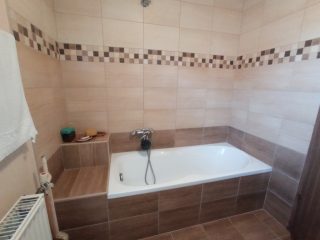 Eladó 220 m²-escsaládi ház Csömör, Szőlő utca: 165'000'000 Ft