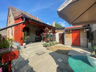 Eladó 69 m²-escsaládi ház Csörög, Kolozsvári utca: 49'500'000 Ft