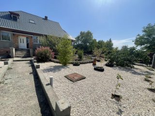 Eladó 250 m²-escsaládi ház Dabas, Központ közeli utca: 168'000'000 Ft