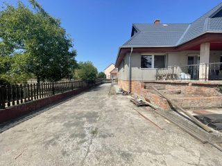 Eladó 250 m²-escsaládi ház Dabas, Központ közeli utca: 168'000'000 Ft