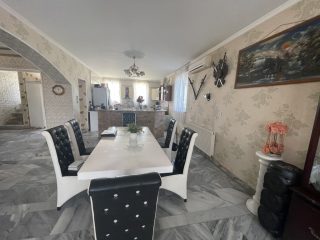 Eladó 250 m²-escsaládi ház Dabas, Központ közeli utca: 168'000'000 Ft