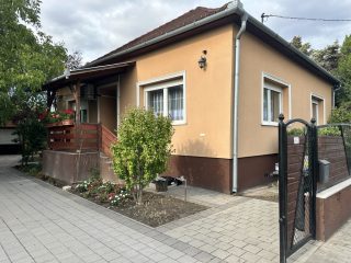 Eladó 90 m²-escsaládi ház Dabas, Városközponti: 129'900'000 Ft