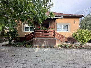 Eladó 90 m²-escsaládi ház Dabas, Városközponti: 129'900'000 Ft