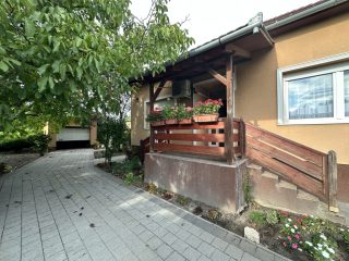 Eladó 90 m²-escsaládi ház Dabas, Városközponti: 129'900'000 Ft