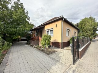 Eladó 90 m²-escsaládi ház Dabas, Városközponti: 129'900'000 Ft