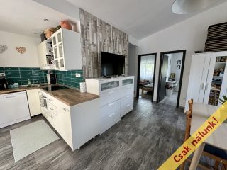 Eladó 70 m²-escsaládi ház Délegyháza, Délegyházi-tavak: 69'900'000 Ft