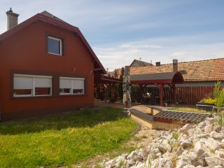 Eladó 350 m²-escsaládi ház Délegyháza, Nagycsaládos ház: 139'900'000 Ft