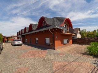 Eladó 350 m²-escsaládi ház Délegyháza, Nagycsaládos ház: 139'900'000 Ft