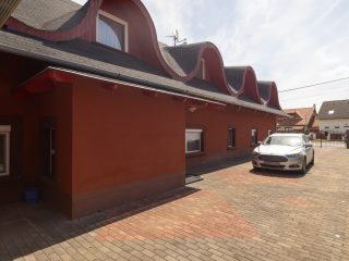 Eladó 350 m²-escsaládi ház Délegyháza, Nagycsaládos ház: 139'900'000 Ft