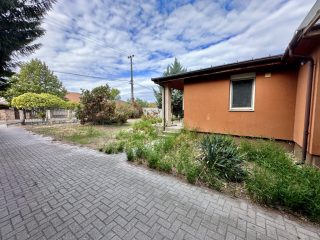 Eladó 98 m²-escsaládi ház Délegyháza, Tóparti: 119'000'000 Ft