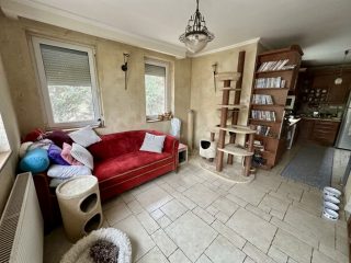 Eladó 98 m²-escsaládi ház Délegyháza, Tóparti: 119'000'000 Ft