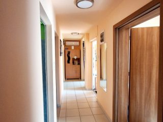 Eladó 95 m²-escsaládi ház Dinnyés, Központi utca: 93'000'000 Ft