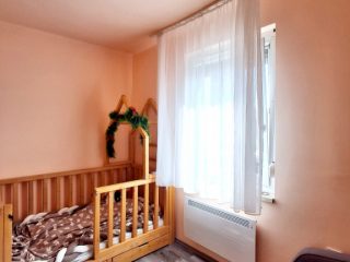 Eladó 95 m²-escsaládi ház Dinnyés, Központi utca: 93'000'000 Ft