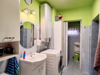 Eladó 95 m²-escsaládi ház Dinnyés, Központi utca: 93'000'000 Ft