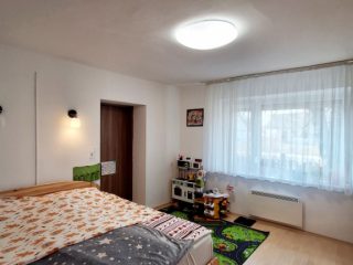 Eladó 95 m²-escsaládi ház Dinnyés, Központi utca: 93'000'000 Ft