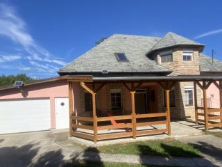 Eladó 170 m²-escsaládi ház Domony, Erdő utca: 83'000'000 Ft