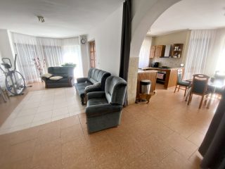 Eladó 170 m²-escsaládi ház Domony, Erdő utca: 83'000'000 Ft