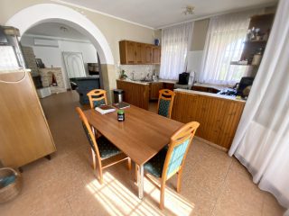 Eladó 170 m²-escsaládi ház Domony, Erdő utca: 83'000'000 Ft