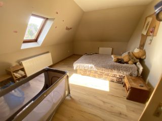 Eladó 170 m²-escsaládi ház Domony, Erdő utca: 83'000'000 Ft