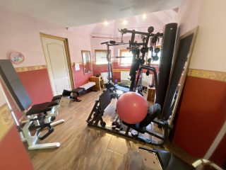 Eladó 170 m²-escsaládi ház Domony, Erdő utca: 83'000'000 Ft