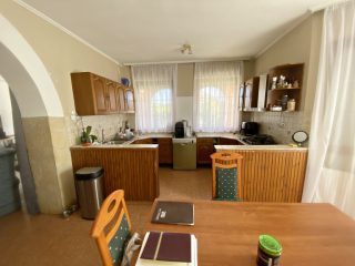 Eladó 170 m²-escsaládi ház Domony, Erdő utca: 83'000'000 Ft