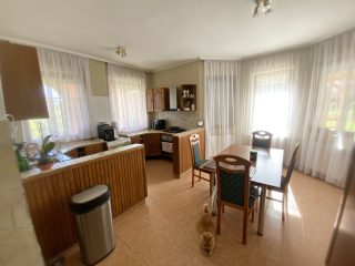 Eladó 170 m²-escsaládi ház Domony, Erdő utca: 83'000'000 Ft