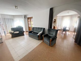 Eladó 170 m²-escsaládi ház Domony, Erdő utca: 83'000'000 Ft