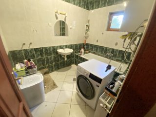 Eladó 170 m²-escsaládi ház Domony, Erdő utca: 83'000'000 Ft