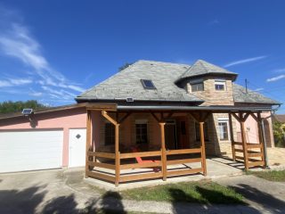 Eladó 170 m²-escsaládi ház Domony, Erdő utca: 83'000'000 Ft