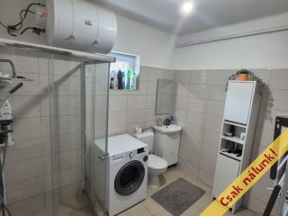 Eladó 90 m²-escsaládi ház Domony, Tavasz utca: 63'000'000 Ft