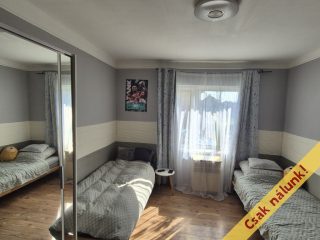 Eladó 90 m²-escsaládi ház Domony, Tavasz utca: 63'000'000 Ft