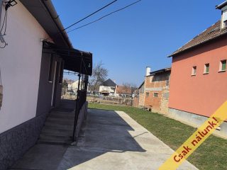 Eladó 90 m²-escsaládi ház Domony, Tavasz utca: 63'000'000 Ft