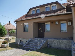 Eladó 140 m²-esikerház Dömsöd, Fő utca utca: 65'000'000 Ft