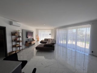 Eladó 214 m²-escsaládi ház Dunaharaszti, EXKLUZÍV, ZÁRT LAKÓPARK utca: 250'000'000 Ft