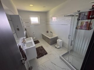 Eladó 214 m²-escsaládi ház Dunaharaszti, EXKLUZÍV, ZÁRT LAKÓPARK utca: 250'000'000 Ft