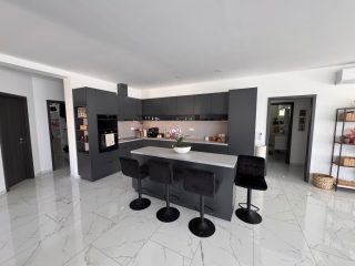 Eladó 214 m²-escsaládi ház Dunaharaszti, EXKLUZÍV, ZÁRT LAKÓPARK utca: 250'000'000 Ft