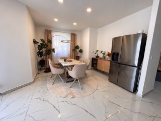 Eladó 214 m²-escsaládi ház Dunaharaszti, EXKLUZÍV, ZÁRT LAKÓPARK utca: 250'000'000 Ft