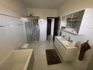 Eladó 214 m²-escsaládi ház Dunaharaszti, EXKLUZÍV, ZÁRT LAKÓPARK utca: 250'000'000 Ft
