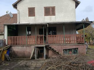 Eladó 208 m²-escsaládi ház Dunaharaszti, Toldi Miklós út közeli utca: 93'900'000 Ft