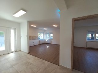 Eladó 96 m²-estársasházi lakás Dunakeszi, Alag: 119'000'000 Ft