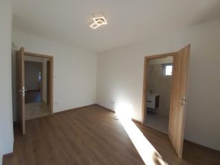 Eladó 96 m²-estársasházi lakás Dunakeszi, Alag: 119'000'000 Ft
