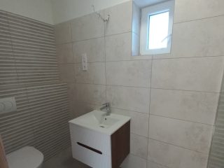 Eladó 96 m²-estársasházi lakás Dunakeszi, Alag: 119'000'000 Ft
