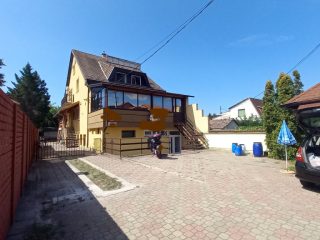 Eladó 550 m²-escsaládi ház Dunakeszi, Dunakeszi-Gyártelep állomáshoz közel: 348'000'000 Ft