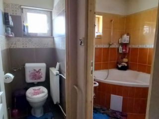 Eladó 200 m²-escsaládi ház Dunakeszi, Fő út közeli utca: 157'000'000 Ft