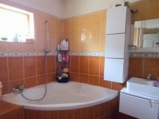 Eladó 200 m²-escsaládi ház Dunakeszi, Fő út közeli utca: 157'000'000 Ft