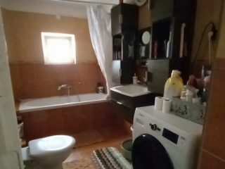 Eladó 200 m²-escsaládi ház Dunakeszi, Fő út közeli utca: 157'000'000 Ft