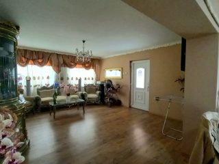 Eladó 200 m²-escsaládi ház Dunakeszi, Fő út közeli utca: 157'000'000 Ft