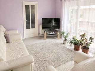 Eladó 170 m²-esikerház Dunakeszi, Révdűlőben 5 szobás ikerházfél ELADÓ: 144'900'000 Ft