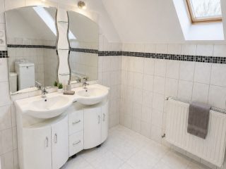 Eladó 170 m²-esikerház Dunakeszi, Révdűlőben 5 szobás ikerházfél ELADÓ: 144'900'000 Ft